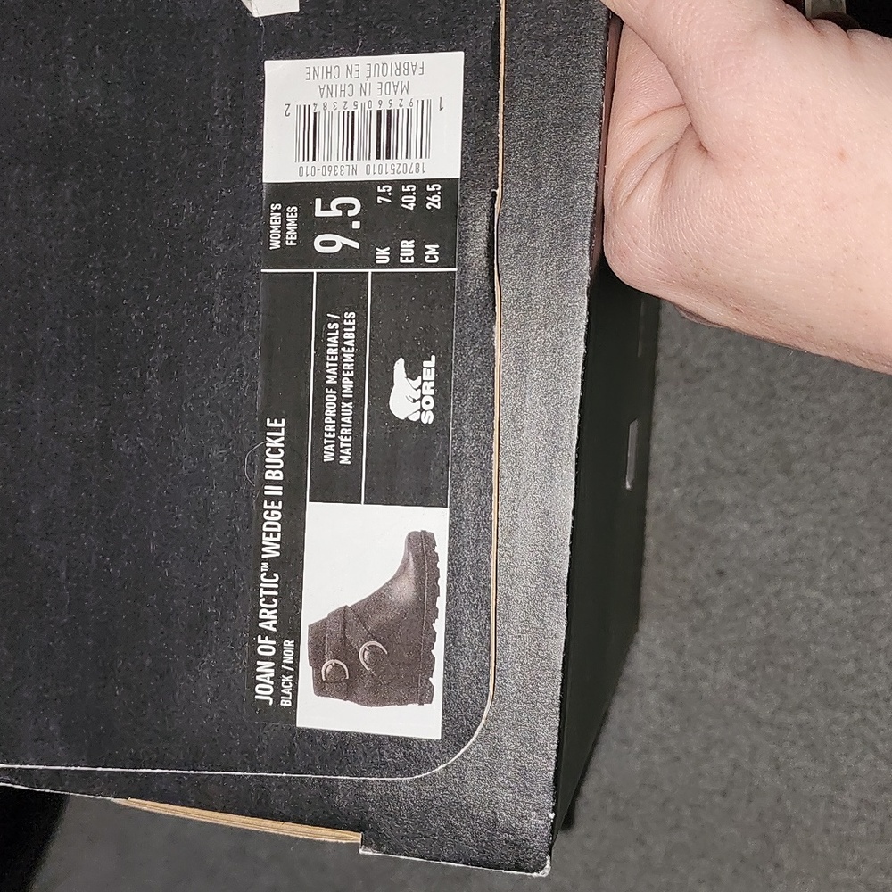 NEW SOREL BOOTS - Picture 6 of 6